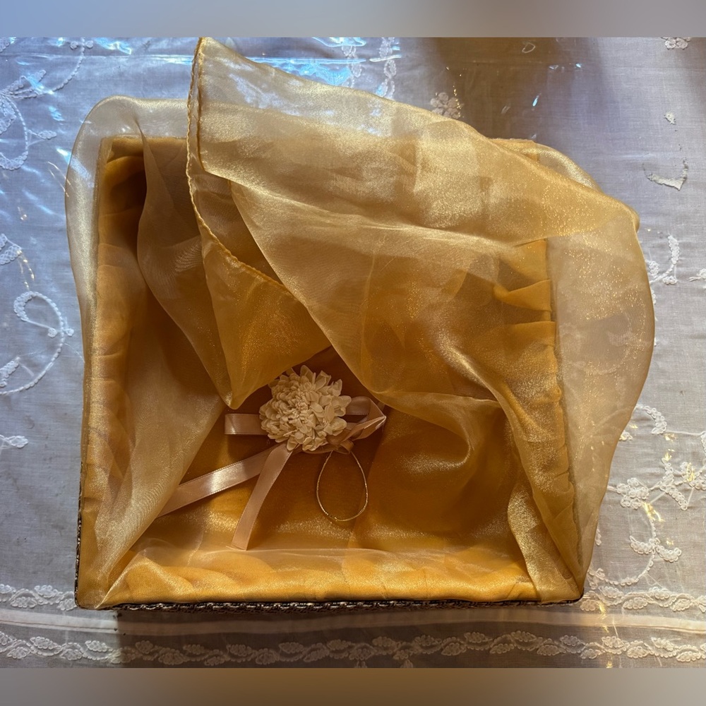 ❤️ New Elegant Box with Gold Sheer fabric cover with a Floral Accent - Picture 8 of 15